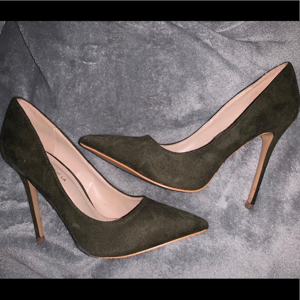 AKIRA Green Pointed Toe High Heels - Picture 2 of 7